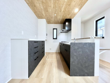 �L�b�`���@�L�b�`���Ƃ������̃J�b�v�{�[�h�B�S�̂ɓ��ꊴ����d�オ��ɂȂ��Ă��܂��B