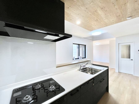 �L�b�`���@���������Ȃ���ł����Ƒ��Ƃ̉�b���y���߂�ΖʃL�b�`��