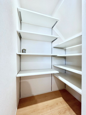 ���̑����ρ@�L�b�`���ɂ̓p���g���[�I�H�ނ̃X�g�b�N�͂������A���p�i�̎��[�Ȃǎg�����͂��낢��I