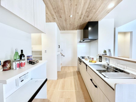 �L�b�`���@���ꂵ���p���g���[�t���̃L�b�`���B�����̂��������y�������K�ɁI