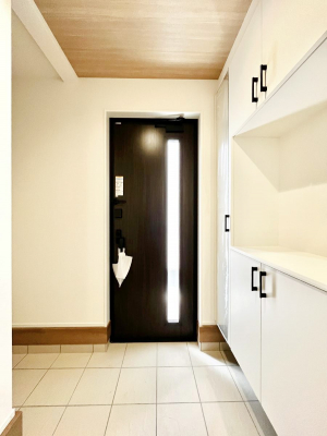 ���ց@�������Q�������`Entrance�`�@�Ƃ̒��ł��q�l���}����ŏ��̏ꏊ�ł��錺�ւ́A�Ƃ̈�ۂ��̂��̂ł��I�L�x�Ȍ��֎��[�ŁA����Y��ɕۂ��Ƃ��o���܂��􌺊ւɂ͂����Ղ���[�̉��ʔ��������I