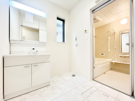 ���̑��@�����`Dressing Room�`�@�Â��Ȃ肪���Ȑ��ʏ�����������ƍ̌��Ɗ��C���\�Ȃ̂ŋC�����悭���g�������܂��B�O�ʋ��^�C�v�̐��ʑ�͋������[�ŎU�炩�肪���Ȑ��ʏ����X�b�L����