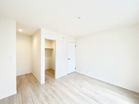 ���̑����ρ@�����`Bed Room�`  �u��������������l�v�Ƃ��v�w�ł�����肭�낰��Q���B  �����̉Ǝ��₨�d���ɔ�ꂽ���̓t�J�t�J�̃x�b�g�Ŗ�����Ă��������B�{�I�������Ă����K�ȍL����������