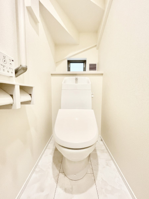 �g�C���@�����`Toilet�`�@�Y��E�X�b�L���E���K�ȃE�H�V�����b�g�t�g�C���ł��낰���Ԃł��B1�A2�K���Ƀg�C���X�y�[�X�I�̌������薾�邭�A���K��ԂƂȂ��Ă���܂��������g���ꏊ�����炱���̔z���ł��I