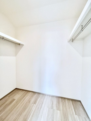 ���̑��@�����`Walk-in Closet�`�@�K�v�Ȃ��̂�R�[�f�B�l�[�g���ꗗ���Ċm�F�ł��A�g�x�x�⏀�����Z���ԂōςރE�H�[�N�C���N���[�[�b�g��ݒu���܂����B�Ƃ̒�����������Ƃ�����֗��Ȏ��[�X�y�[�X�ł��B