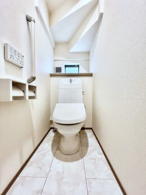 �g�C���@�����`Toilet�`�@�Y��E�X�b�L���E���K�ȃE�H�V�����b�g�t�g�C���ł��낰���Ԃł��B1�A2�K���Ƀg�C���X�y�[�X�I�̌������薾�邭�A���K��ԂƂȂ��Ă���܂��������g���ꏊ�����炱���̔z���ł��I