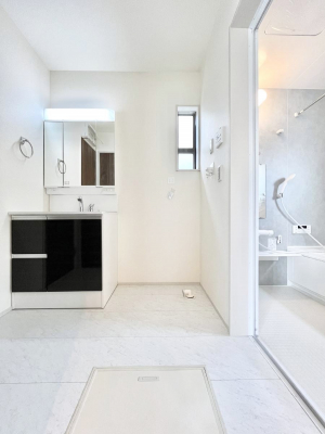 ���ʑ�E���ʏ��@��Ƃ�̐��ʃX�y�[�X�Œ��̐g�x�x���X���[�Y��