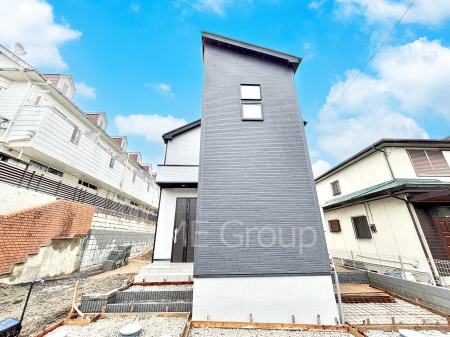 ���n�O�ώʐ^�@�������ꂽ�O�ρA�㎿�ȏZ��Ԃ��L���鎺���͉i�����S���ĉ߂�����Z���ł��B 