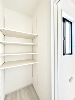 ���̑����ρ@�L�b�`���ɂ̓p���g���[�I�H�ނ̃X�g�b�N�͂������A���p�i�̎��[�Ȃǎg�����͂��낢��I