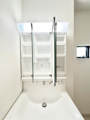 ���̑����ρ@�O�ʋ��̗��ɁA���ϕi��q���p�i�Ȃǂ����[�\�B���ʑ����������ƕۂ��܂��I