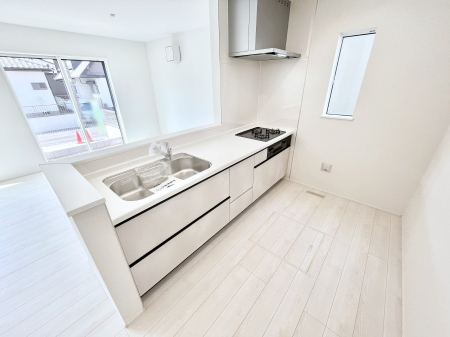 �L�b�`���@���r���O�ŗV�Ԃ��q�l�������Ȃ��炨�������ł���ΖʃL�b�`���B  