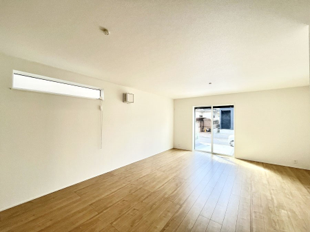 ���r���O�@���邢�z���������A�����̕��͋C�ɖ�������郊�r���O�E�_�C�j���O�B 