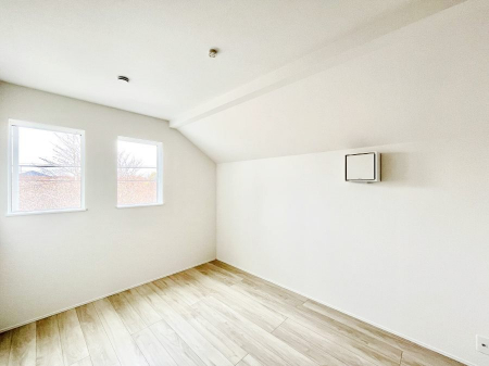 ���̑����ρ@�����`Bed Room�`�@�������������̂��ˌ��Ẵ����b�g�ł��B���Ƒ������������ƂŎ苷�Ɋ����Ă����Z�܂����ˌ��Ăł͊e�����v���C�o�V�[��ۂ��Ƃ��ł��܂��B�Z�܂��ɂ�Ƃ肪���܂�S�������b�N�X�ł��܂���