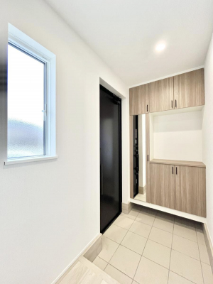 ���ց@�����`Entrance�`�@���ʔ��~���[�t�Ȃ̂ŁA���o�����O�̐g�����Ȃ݃`�F�b�N�Ɂ��􌺊ւ͂��q�l�����o�}�������ԍŏ��̏ꏊ�A�A���Ă��鎞�ɓ���ŏ��̏ꏊ�B����ȏꏊ�����炱���A���ǂ���ԂɁc��