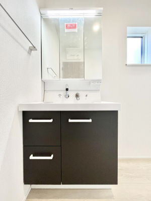 ���ʑ�E���ʏ��@�����`Dressing Room�`�@�Â��Ȃ肪���Ȑ��ʏ�����������ƍ̌��Ɗ��C���\�Ȃ̂ŋC�����悭���g�������܂��B�O�ʋ��^�C�v�̐��ʑ�͋������[�ŎU�炩�肪���Ȑ��ʏ����X�b�L����