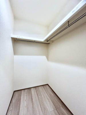 ���̑��@�������P�������`Walk-in Closet�`�@��������̗m���������Ă��V���ɂȂ�ɂ����E�H�[�N�C���N���[�[�b�g�B�m���ȊO�ɂ��A���i�g��Ȃ��Ɠd��X�[�c�P�[�X�A�X�g�b�N�i�Ȃǉ��ł��Еt����������Ԃł��B