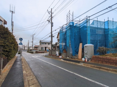 ���n�O�ώʐ^�@�`Exterior�`�@�O�ʓ��H�F�� 9m �����@�O�ʓ��H�͊ՐÂȏZ��n���͂���Ԓʂ�̏��Ȃ����H�B���Ԃ̏o��������炭�炭�ł��I���s���_�E���n���w�̂���]�́A���C�y�ɂ��₢���킹���������I