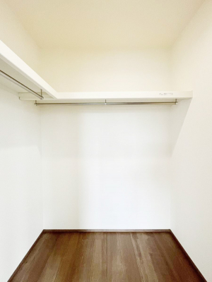 ���̑��@�����`Walk-in Closet�`�@�K�v�Ȃ��̂�R�[�f�B�l�[�g���ꗗ���Ċm�F�ł��A�g�x�x�⏀�����Z���ԂōςރE�H�[�N�C���N���[�[�b�g��ݒu���܂����B�Ƃ̒�����������Ƃ�����֗��Ȏ��[�X�y�[�X�ł��B