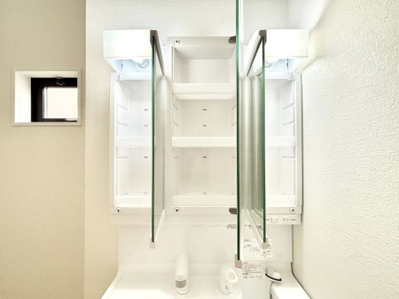 ���̑����ρ@�O�ʋ��̗��ɁA���ϕi��q���p�i�Ȃǂ����[�\�B���ʑ����������ƕۂ��܂��I