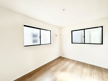 �Q���@�����`Bed Room�`�@2�ʍ̌����m�ۂ������邢�����́A���ʂ����ǂ��A��ϋ��S�n�̗ǂ���ԂƂȂ��Ă���܂��B�u�₩�ȕ��������ċN���钩�́A���K�����̎n�܂�ɁI���������ʕ����ƂĂ��ǂ��Z�܂���