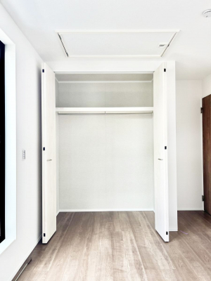 ���[�@�����`Closet�`�@�ǖʃN���[�[�b�g������΃^���X��u���K�v���Ȃ��A�o������̂Ȃ��X�b�L����Ԃ��ێ��ł��܂��B����ꂽ�X�y�[�X��L���Ɋ��p�ł������B�G�߂̈ߗނ��̕i�Ȃǂ����Ղ���[�o���܂��ˁ�