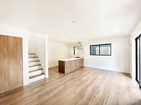 ���r���O�@�����`Living�`�@���r���O�ɊK�i�̂���Ԏ��ł���Ƒ��̃R�~���j�P�[�V�������X���[�Y�Ɏ��܂��ˁ��Ƃ肠���炵�ƐS�n�悢�Z�����a���ґ�Ȏ��Ԃ����Ƒ��݂�Ȃł��߂����������B