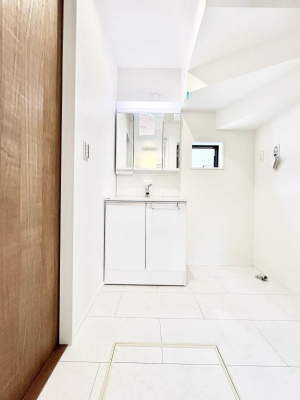 ���ʑ�E���ʏ��@�����`Dressing Room�`�@�Â��Ȃ肪���Ȑ��ʏ�����������ƍ̌��Ɗ��C���\�Ȃ̂ŋC�����悭���g�������܂��B�O�ʋ��^�C�v�̐��ʑ�͋������[�ŎU�炩�肪���Ȑ��ʏ����X�b�L����