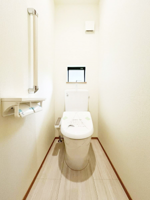 �g�C���@������B�������`Toilet�`�@�������̂��鐅����g�C���̓E�H�V�����b�g�t���ł����g�C���͖����g�킴��𓾂Ȃ����́B����������ۂ������ł��ˁB�g�C����2��������̂Œ��̍��G���ɕ֗��ł��I