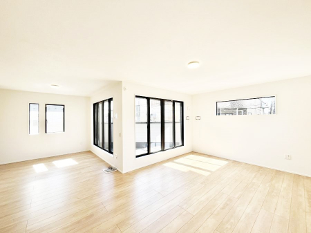 ���r���O�@�傫�ȑ����炽���Ղ�̗z���ƕ����������郊�r���O