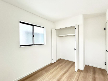 �Q���@������No.2���`Bed Room�`  �����ɂ͎��[�N���[�[�b�g�������I���i�g���̂��m���⏬���͂������A�G�ߕ��̂��m���Ȃǂ���������Ɛ������ڂ����܂������܂��B  ������Ԃ��L���g�p�ł��܂��ˁB