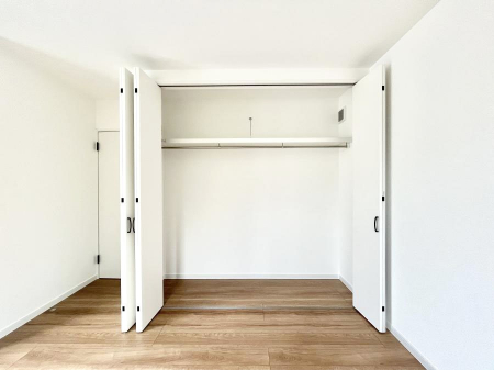 ���[�@������No.2���`Closet�`�@�ǖʃN���[�[�b�g������΃^���X��u���K�v���Ȃ��A�o������̂Ȃ��X�b�L����Ԃ��ێ��ł��܂��B����ꂽ�X�y�[�X��L���Ɋ��p�ł������B�ߗނ��̕i�Ȃǂ����Ղ���[�o���܂��ˁ�