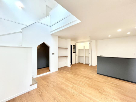 ���̑����ρ@������No.1���`Living�`�@�����ɂ݂͂�Ȃ��W���A�H���Ɗy������b���n�܂�B�b�ɖ����ɂȂ肷���āA��������Y��锼�߂��ɂȂ��Ă��܂��B����ȑ��̊Ԃ̍K�������������Ă����ꏊ�ł��肽���B