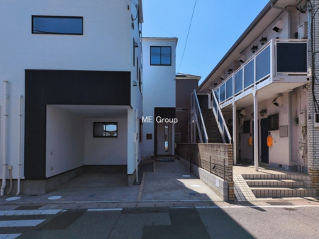 ���n�O�ώʐ^�@���Q�������`Exterior�`�@�ՐÂȏZ��n�Ŏq��ĉƑ��Ƀs�b�^���B�����̂��U�������K�ȗ΂Ɍb�܂ꂽ�G���A�ŁA���R�ɕ�܂ꂽ���₩�ȕ�炵���������邽�߂́A��Ƃ肠��Z���������Ă��܂��B