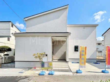 ���n�O�ώʐ^�@�O�ρ`Exterior�`�@��s���œ���̃X���[���C�t���΂Ɉ͂܂ꂽ�y�n�͓s��̌�����Y���ꂻ���B�l�G��ʂ��Ď��R�ƐG�ꍇ����X�|�b�g�����ӂɂ͐��肾������I�Z�݂����Ȃ�ƁB��炵�������B