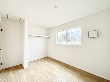 ���̑����ρ@�����`Bed Room�`�@�������������̂��ˌ��Ẵ����b�g�ł��B���Ƒ������������ƂŎ苷�Ɋ����Ă����Z�܂����ˌ��Ăł͊e�����v���C�o�V�[��ۂ��Ƃ��ł��܂��B�Z�܂��ɂ�Ƃ肪���܂�S�������b�N�X�ł��܂���