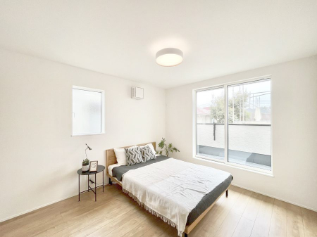 �Q���@�����`Bed Room�`�@�u��������������l�v�Ƃ��v�w�ł�����肭�낰��Q���B�����̉Ǝ��₨�d���ɔ�ꂽ���̓t�J�t�J�̃x�b�g�Ŗ�����Ă��������B�{�I�������Ă����K�ȍL����������