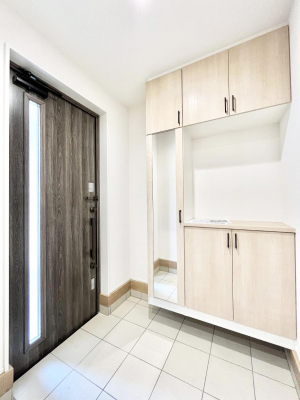 ���ց@�����`Entrance�`�@���ʔ��~���[�t�Ȃ̂ŁA���o�����O�̐g�����Ȃ݃`�F�b�N�Ɂ��􌺊ւ͂��q�l�����o�}�������ԍŏ��̏ꏊ�A�A���Ă��鎞�ɓ���ŏ��̏ꏊ�B����ȏꏊ�����炱���A���ǂ���ԂɁc��