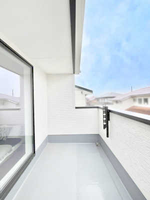 �o���R�j�[�@�����`Balcony�`  �o���R�j�[�͉������z���������݁A���z�c����󕨂��C�����悭�������Ƃ��ł��܂��B  �g���₷���J���I�ȃo���R�j�[�ł����z�����������Ղ�~�蒍���A�o���R�j�[�t���Z�܂��B  