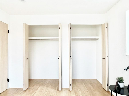 ���[�@�����`Closet�`�@�ǖʃN���[�[�b�g������΃^���X��u���K�v���Ȃ��A�o������̂Ȃ��X�b�L����Ԃ��ێ��ł��܂��B����ꂽ�X�y�[�X��L���Ɋ��p�ł������B�G�߂̈ߗނ��̕i�Ȃǂ����Ղ���[�o���܂��ˁ�