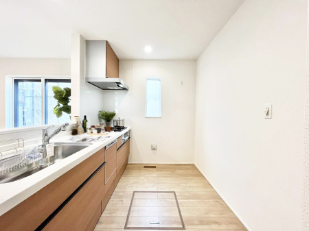 �L�b�`���@�����`Kitchen�`�@���R�������鑋�̂���L�b�`���������g���ꏊ�����炱���A�g��������l�����܂����B�������Ƃ����L�b�`���R�[�i�[�͎����L���Ȏd�オ��ƂȂ��Ă���܂��B