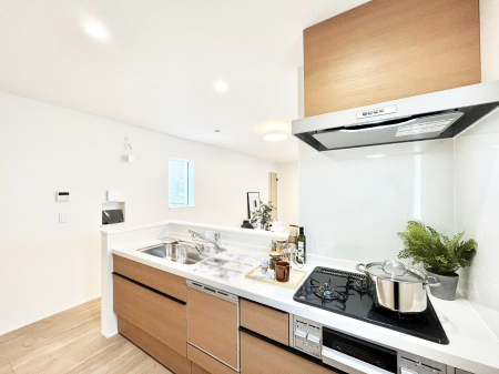 �L�b�`���@�����`Kitchen�`  ���r���O�����n����J�E���^�[�L�b�`���B  ���������Ȃ���Ƒ��ƃR�~���j�P�[�V�������Ƃ�邾���łȂ��A�傫�ȊJ���������邱�Ƃ��ł��܂��B  ���q�l�̐����������邱�Ƃ��ł��܂��ˁI