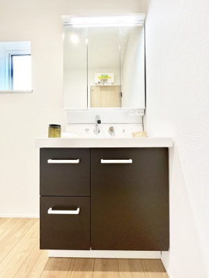 ���ʑ�E���ʏ��@�����`Dressing Room�`  ����������F�����œ��ꂳ��Ă���ƁA�X�b�L���Ɛ�������ۂ������܂��B  ���̗��ɂ͂����Ղ�Ǝ��[�X�y�[�X��W�������I  �����́A�V���v�����@�\�����d�����āB