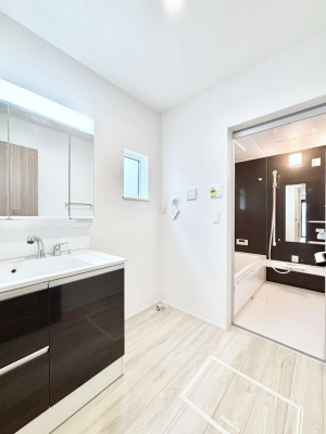 ���̑��@�����`Dressing Room�`  ����������F�����œ��ꂳ��Ă���ƁA�X�b�L���Ɛ�������ۂ������܂��B  ���̗��ɂ͂����Ղ�Ǝ��[�X�y�[�X��W�������I  �����́A�V���v�����@�\�����d�����āB