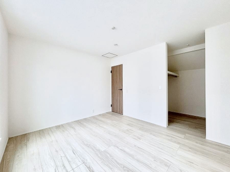 �Q���@�����`Bed Room�`�@�u��������������l�v�Ƃ��v�w�ł�����肭�낰��Q���B�����̉Ǝ��₨�d���ɔ�ꂽ���̓t�J�t�J�̃x�b�g�Ŗ�����Ă��������B�{�I�������Ă����K�ȍL����������