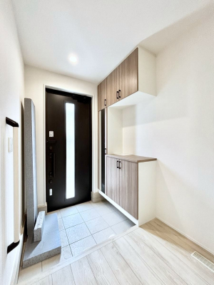 ���ց@�����`Entrance�`�@�Ƃ̒��ł��q�l���}����ŏ��̏ꏊ�ł��錺�ւ́A�Ƃ̈�ۂ��̂��̂ł��I�L�x�Ȍ��֎��[�ŁA����Y��ɕۂ��Ƃ��o���܂��􌺊ւɂ͂����Ղ���[�̉��ʔ��������I