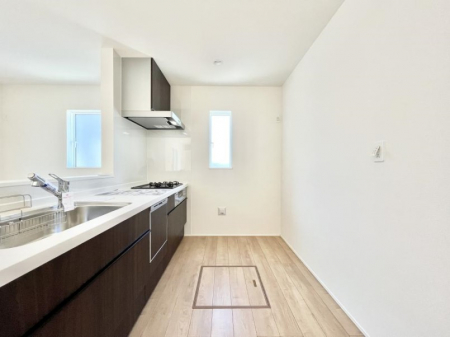 �L�b�`���@�����`Kitchen�`�@���R�������鑋�̂���L�b�`���������g���ꏊ�����炱���A�g��������l�����܂����B�������Ƃ����L�b�`���R�[�i�[�͎����L���Ȏd�オ��ƂȂ��Ă���܂��B