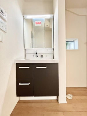 ���ʑ�E���ʏ��@�����`Dressing Room�`�@�Â��Ȃ肪���Ȑ��ʏ�����������ƍ̌��Ɗ��C���\�Ȃ̂ŋC�����悭���g�������܂��B�O�ʋ��^�C�v�̐��ʑ�͋������[�ŎU�炩�肪���Ȑ��ʏ����X�b�L����