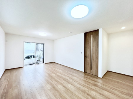 ���r���O�@���邢�z���������A�����̕��͋C�ɖ�������郊�r���O�E�_�C�j���O�B 