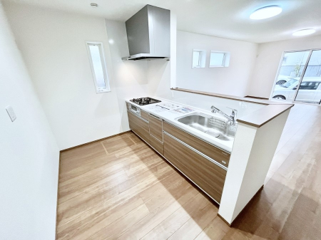 �L�b�`���@���r���O�ŗV�Ԃ��q�l�������Ȃ��炨�������ł���ΖʃL�b�`���B  