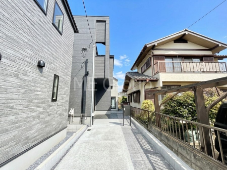 ���n�O�ώʐ^�@���܂����n�`�́A�ԓ��ɖʂ��Ă��炸�A�Â��Ńv���C�x�[�g���𖡂킦�闧�n�ł��B 